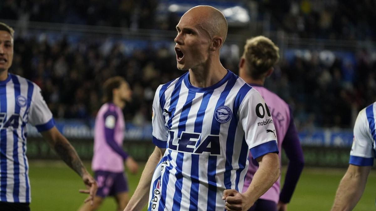 Guridi celebra su tanto frente al Tenerife.