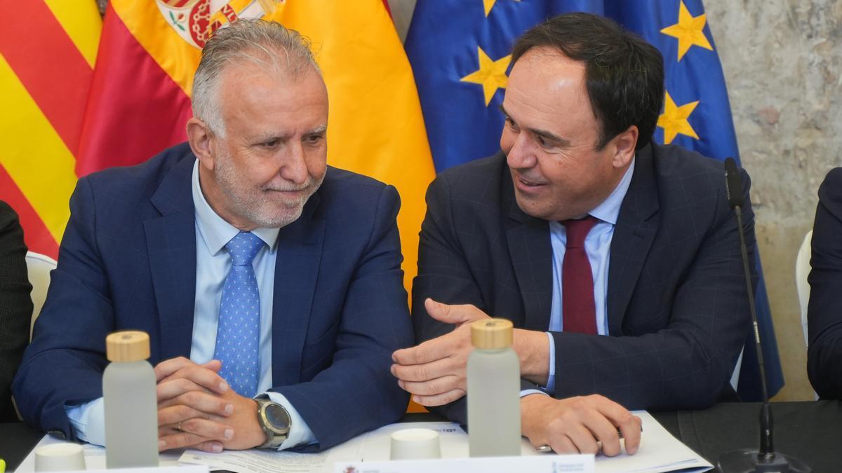 Imagen de la Comisión Mixta entre Gobierno y Generalitat, con asistencia del ministro Víctor Ángel Torres y el 'president', Juanfran Pérez Llorca