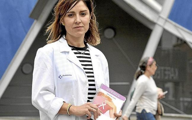 Patricia Cobos, Ginecóloga de la Unidad de Patología Mamaria.