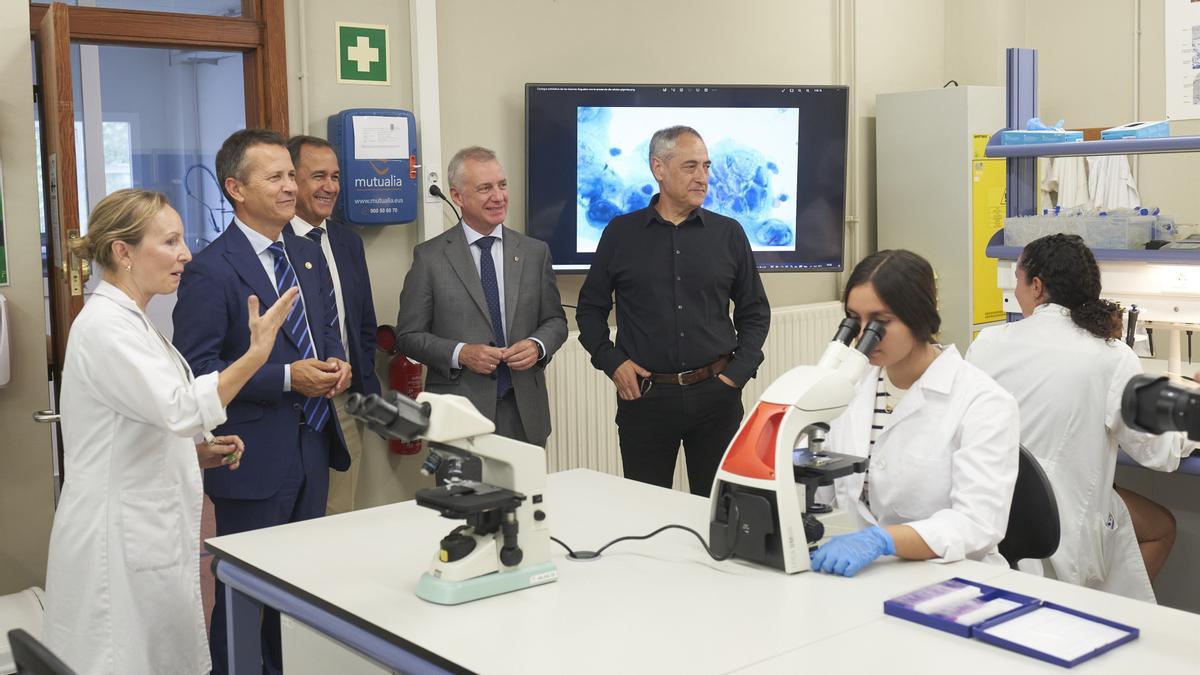 Iñigo Urkullu y Jokin Bildarratz, ayer en el inicio del nuevo curso de la FP vasca.