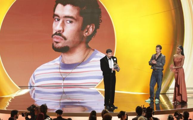Bad Bunny gana el Grammy a mejor álbum de música urbana y carga contra las redadas antimigración del ICE.