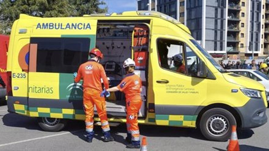 Imagen de una ambulancia de emergencias 112 de Andalucía.