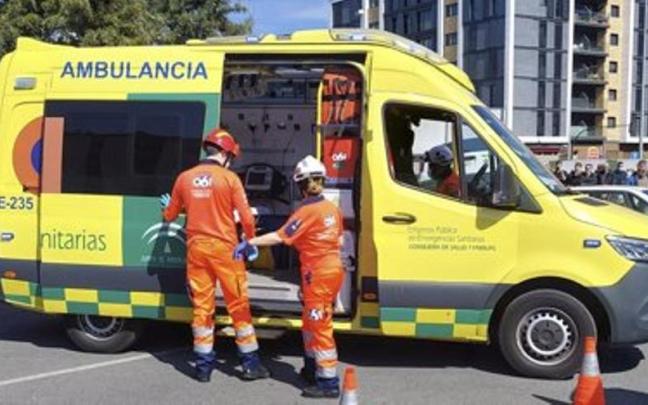 Imagen de una ambulancia de emergencias 112 de Andalucía. Imagen de una ambulancia de emergencias 112 de Andalucía.