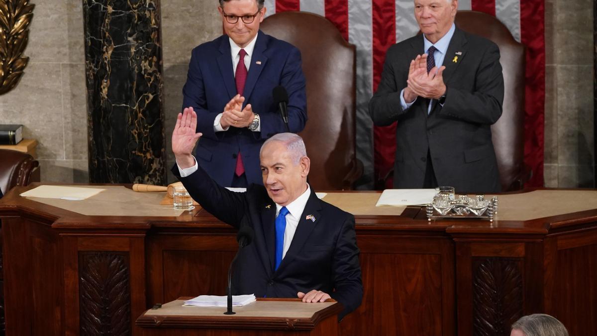 El primer ministro israelí, Benjamin Netanyahu, recibe el aplauso del Congreso de EE.UU.