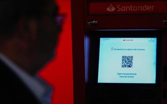 Un cajero fuera de servicio durante el apagón eléctrico generalizado.