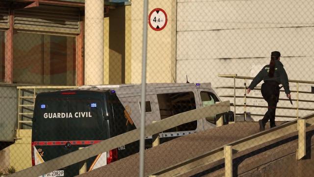 Un furgón de la Guardia Civil ingresa en la prisión de Soto del Real.