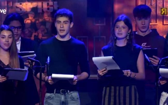 El coro de 'Los domingos' interpreta 'Aitormena' en 'La Revuelts'