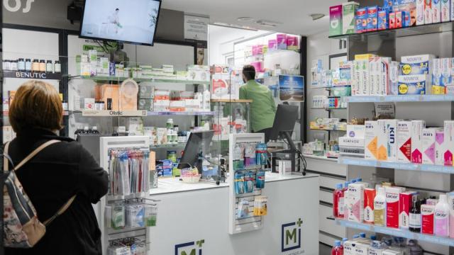 Interior de una farmacia.