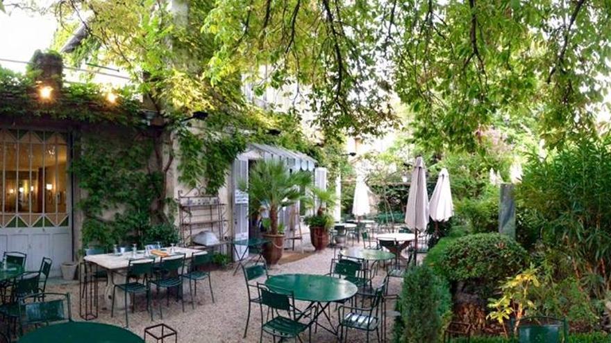 Vista general del conocido restaurante Au jardin du quai.