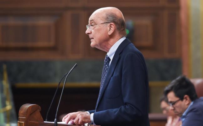 El diputado del PNV Mikel Legarda, durante la sesión plenaria en el Congreso de los Diputados