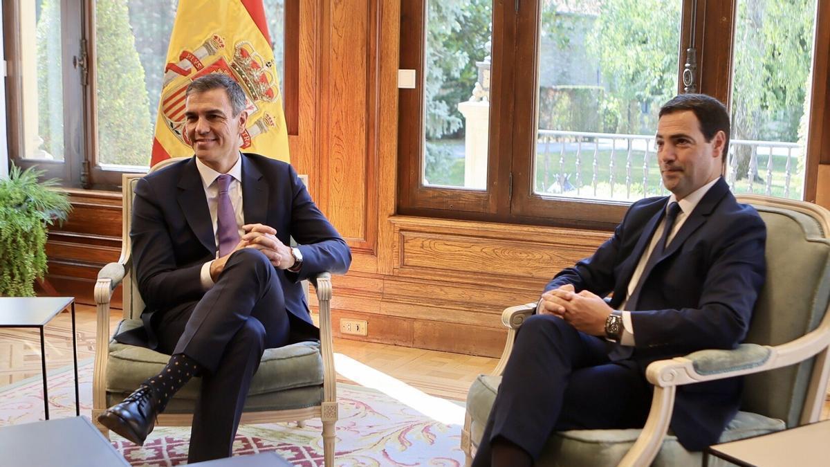 El lehendakari Pradales, con el presidente Sánchez, en su reunión en Ajuria Enea el 26 de julio