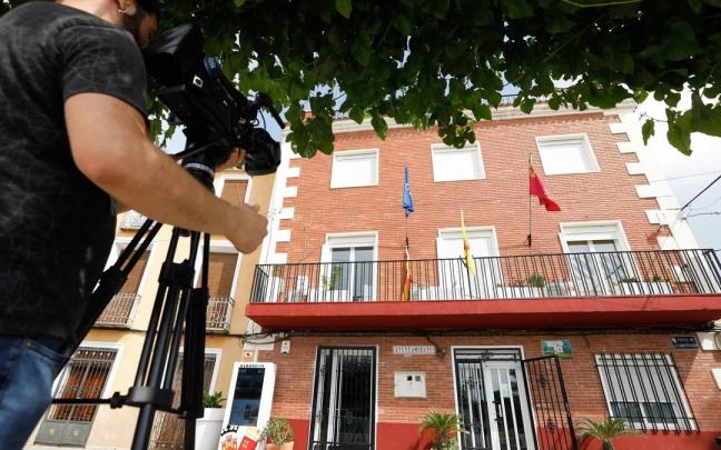 Cobertura mediática de la presunta compra de votos en Albudeite (Murcia). / EP Cobertura mediática de la presunta compra de votos en Albudeite (Murcia).