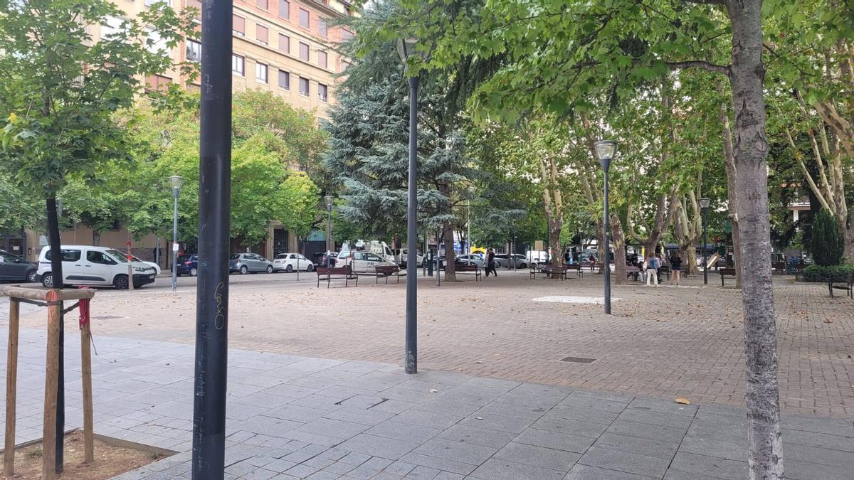 Plaza de la Cruz sin vallas ni maquinaria tras la suspensión de las obras del parking