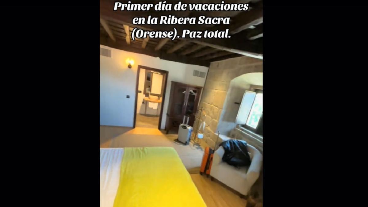 El interior de la habitación.