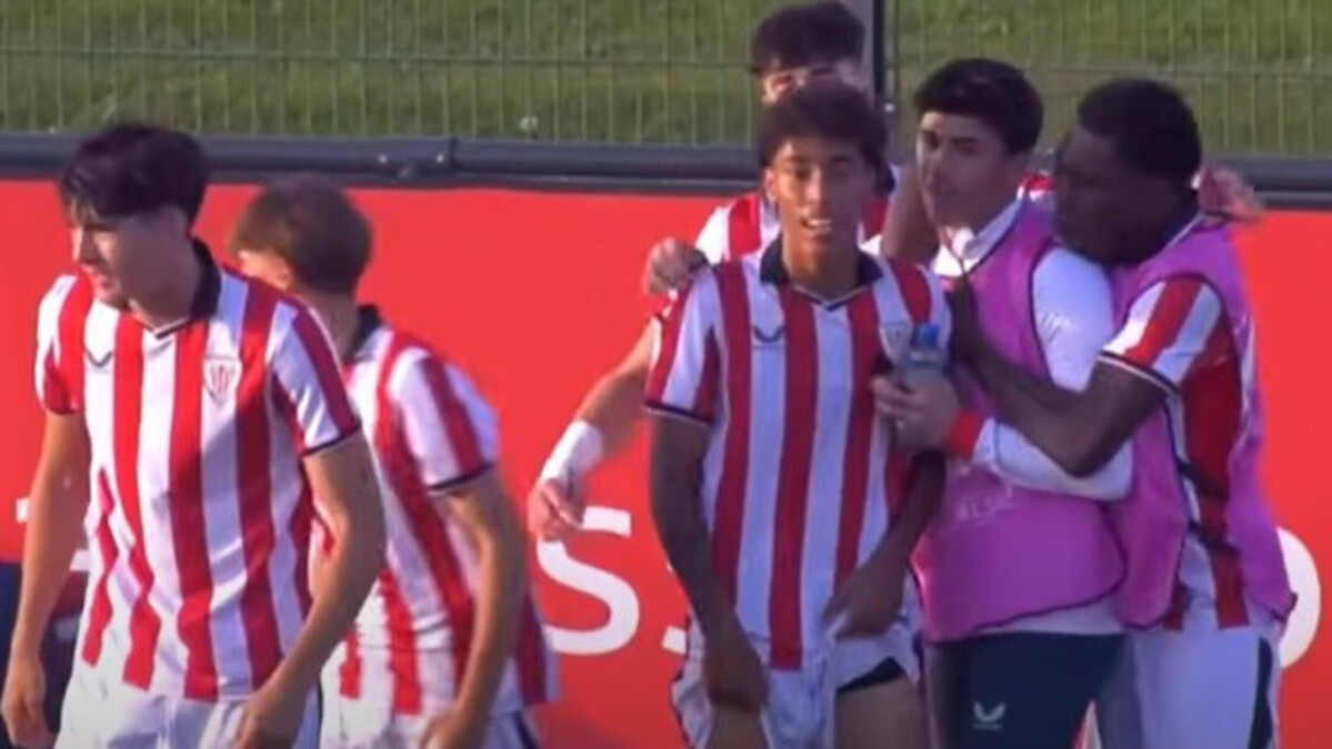 El equipo rojiblanco sub-19 celebrando uno de los cuatro goles marcados esta tarde al Borussia Dortmund. / BVB TV