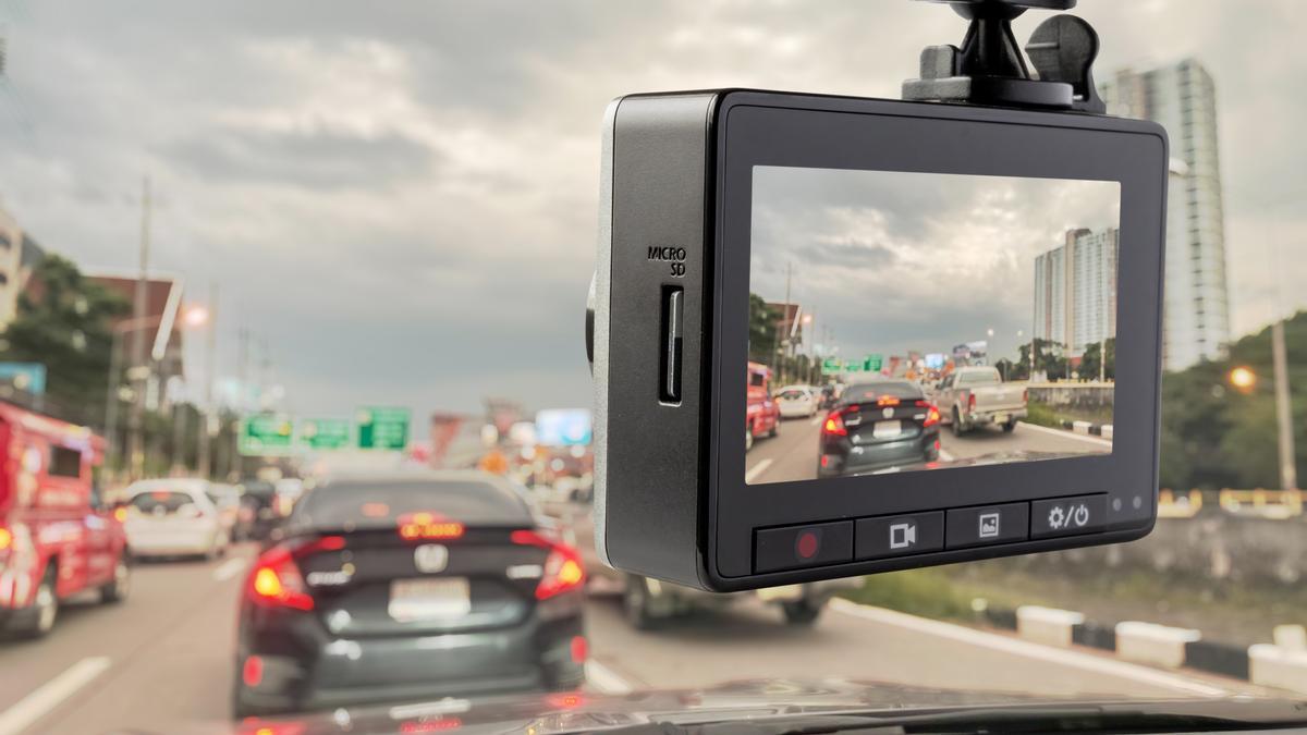 Una dashcam.