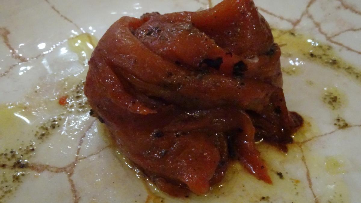 Pimiento crista asado con aceite trufado.