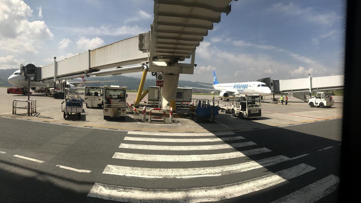 La actividad aerea en el aeropuerto de Bilbao será frenética durante la próxima Semana Santa