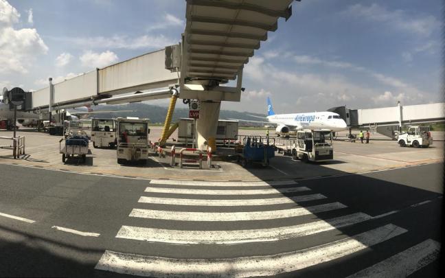 La actividad aerea en el aeropuerto de Bilbao será frenética durante la próxima Semana Santa La actividad aerea en el aeropuerto de Bilbao será frenética durante la próxima Semana Santa