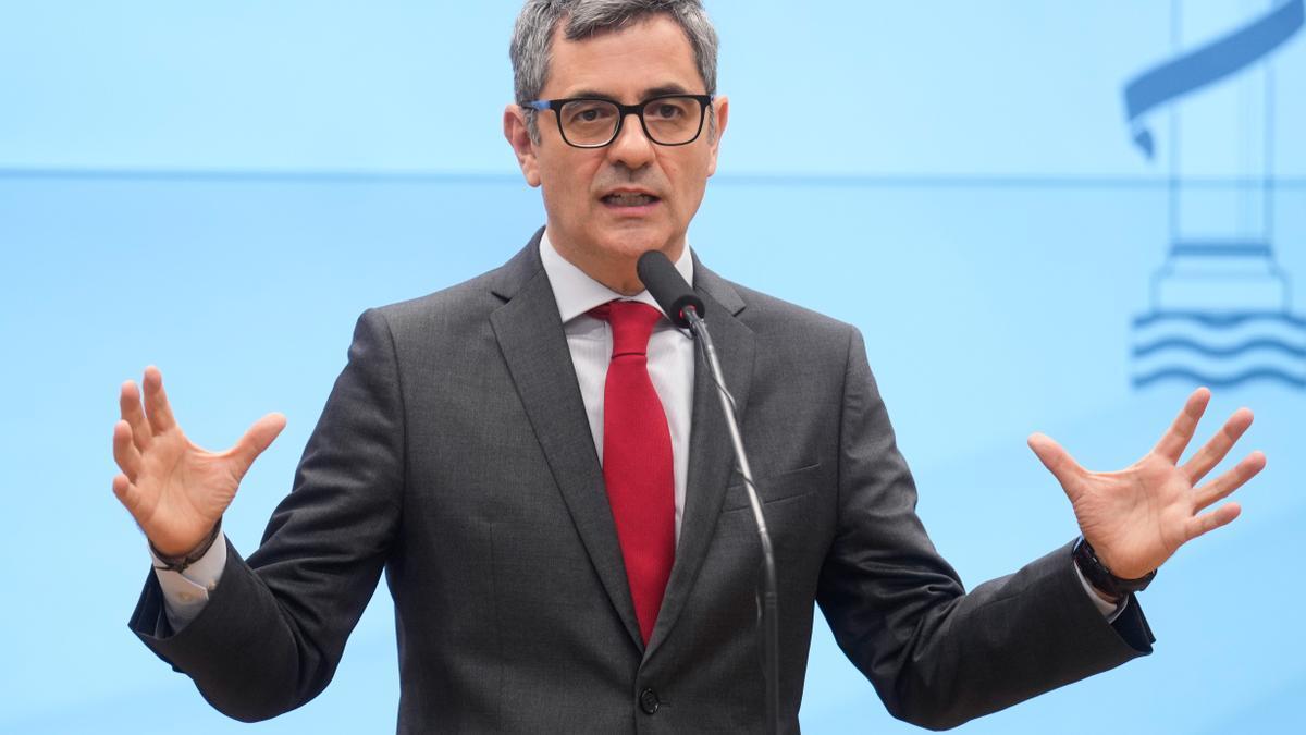 El ministro Bolaños comparece ante los medios tras culminar su ronda de contactos con los partidos excepto Vox, que no ha respondido.