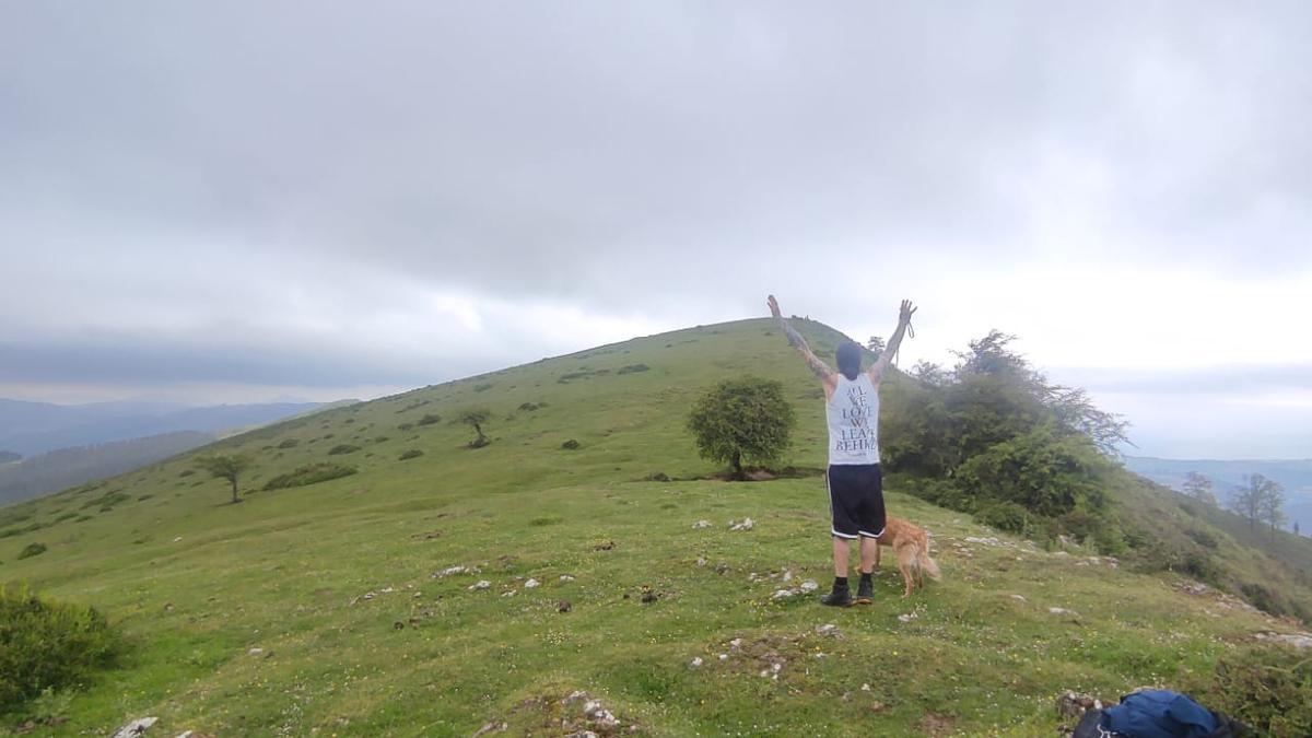 Constan con Alén detras