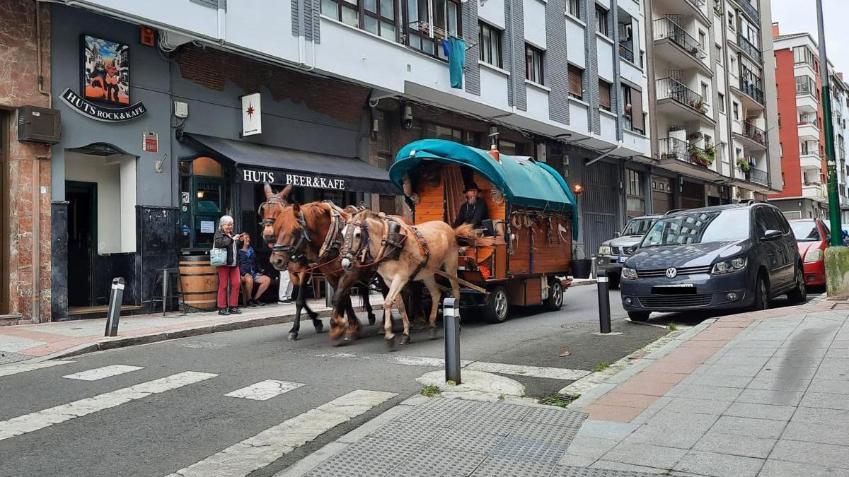 Salvador Soriano, en la calle Bidezar de Zumarraga.