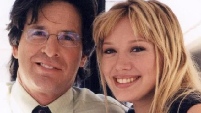 Robert Carradine junto a la actriz Hilary Duff.
