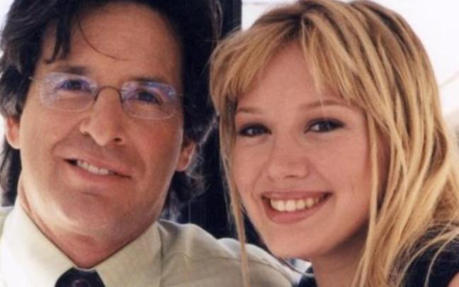 Robert Carradine junto a la actriz Hilary Duff.