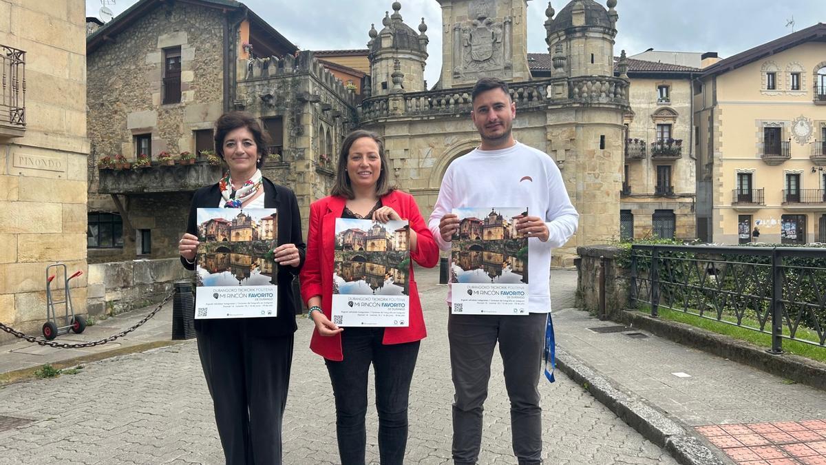 Natalia Denaberan, Jesica Ruiz e Iker Txertudi, en la presentación