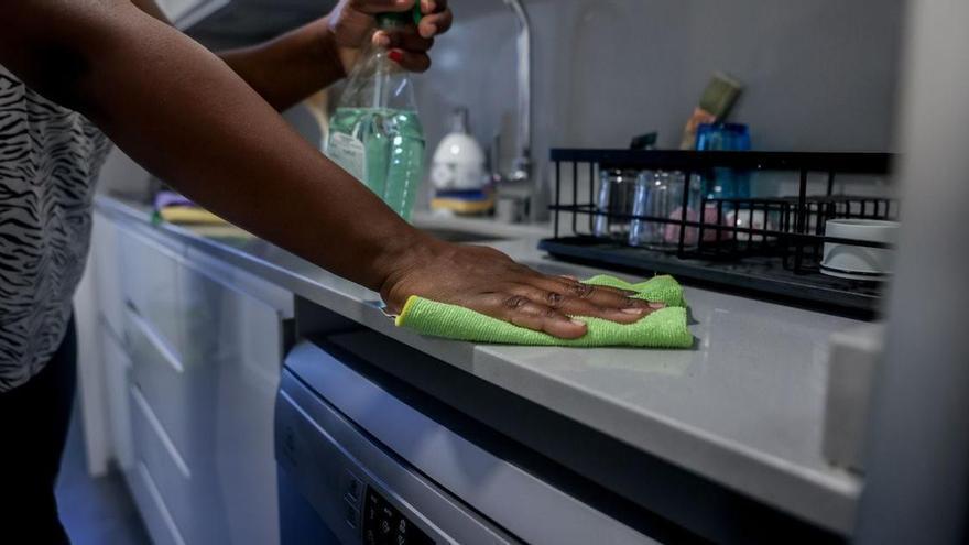 Este tipo de trabajo provoca problemas de piel por el uso de productos químicos.