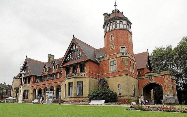 Exterior del palacio Miramar, uno de los escenarios del Festival Boga Boga