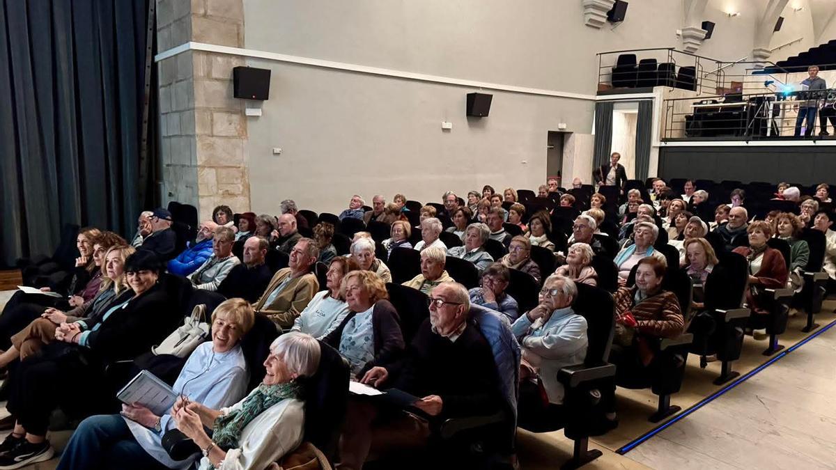 La presentación del programa se ha desarrollado en Santa Ana antzokia.