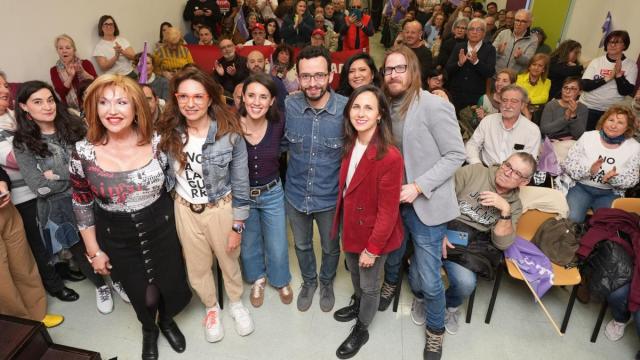 Foto de familia durante el acto de cierre de campaña electoral de Podemos en Castilla y León.