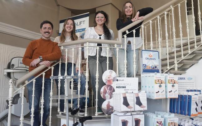 El equipo de profesionales, técnicos ortopédicos, de Ortoberri. Los hermanos Mikel y Carolina García, primero y última en la foto.