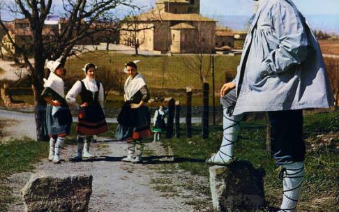Carteles de Fiestas de Araba publicados en Photoaraba por el Archivo de Álava. 