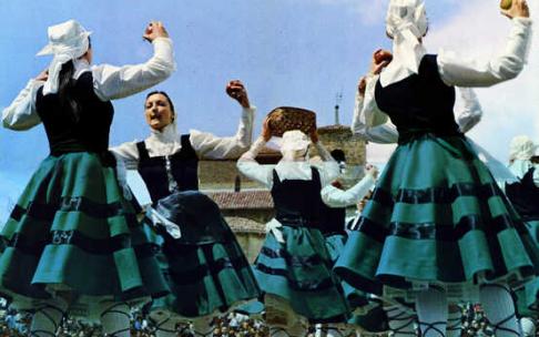 Carteles de Fiestas de Araba publicados en Photoaraba por el Archivo de Álava. 