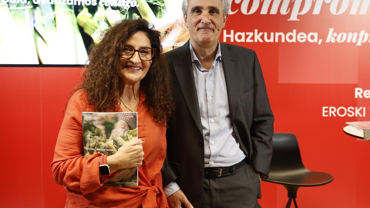Rosa Carabel y Josu Mugarra, en la presentación de los resultados.