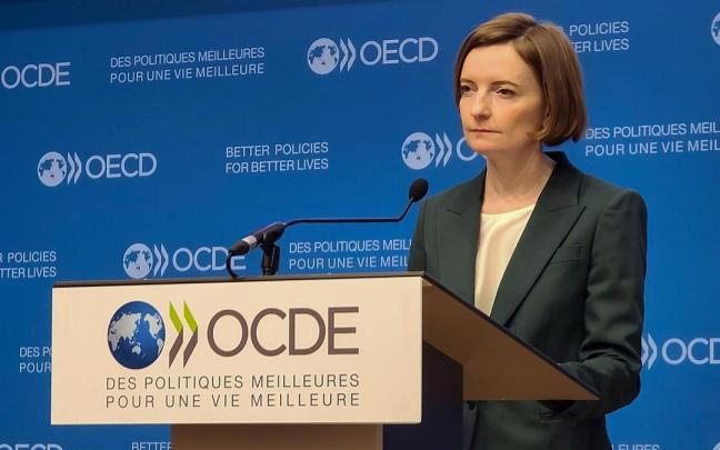 La economista jefa de la OCDE, Clare Lombardelli, ayer en la presentación del informe. La economista jefa de la OCDE, Clare Lombardelli, ayer en la presentación del informe.