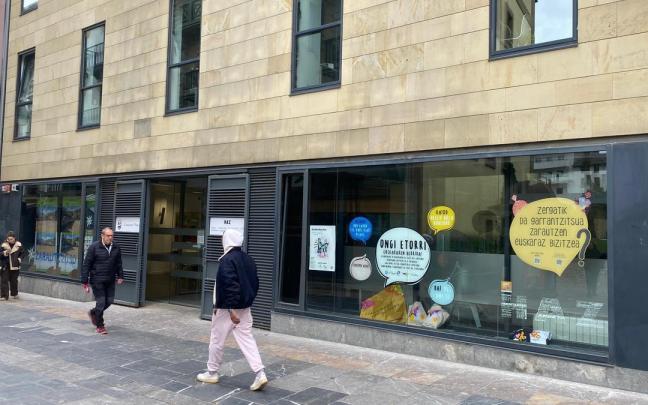 Servicio de Atención Ciudadana de Zarautz en Kale Nagusia. / Pedro Amundarain Servicio de Atención Ciudadana de Zarautz en Kale Nagusia.