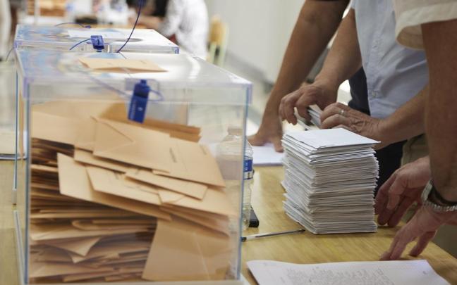 Miembros de una mesa electoral, en una imagen de archivo.