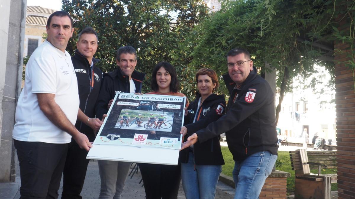 Organizadores y patrocinadores, en la presentación de la prueba de ciclocross del próximo 8 de noviembre.