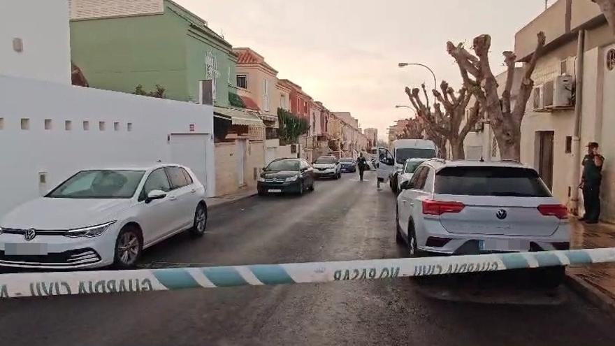 La calle acordonada donde se realizó la reconstrucción de hechos del crimen del doctor Rafael Piorno Fermoselle