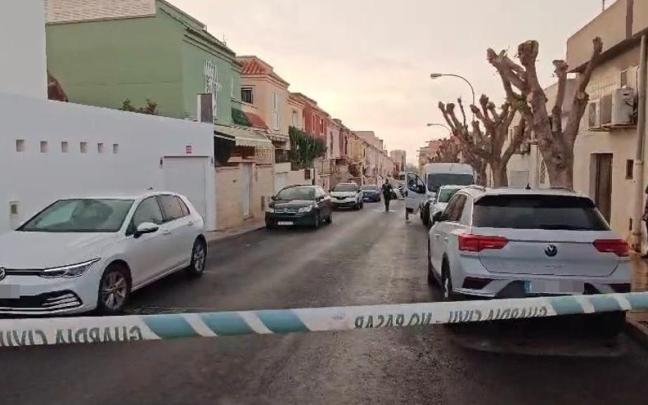 La calle acordonada donde se realizó la reconstrucción de hechos del crimen del doctor Rafael Piorno Fermoselle
