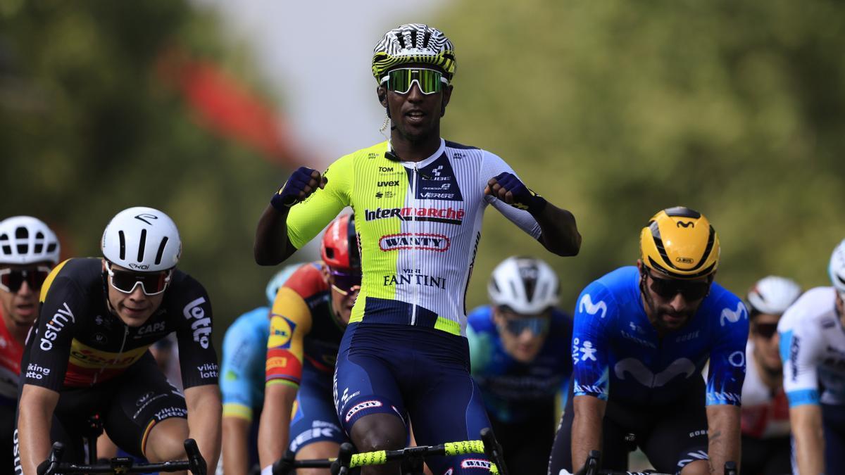 Biniam Girmay, vencedor en Turín del primer esprint del Tour.
