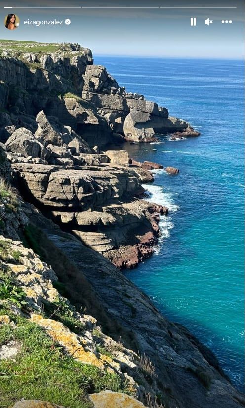 Eiza González comparte un paisaje con acantilados en sus redes.