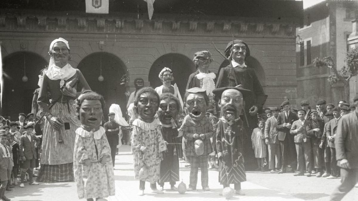 Los cabezudos en los que se han inspirado las nueve ocho figuras creadas recientemente.
