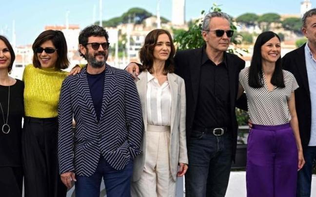 El equipo de la película está formado por María León, Ana Torrent, José Coronado, Manolo Solo y Helena Miquel.