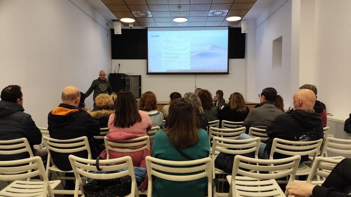 Reunión mantenida entre el Ayuntamiento de Arrigorriaga y vecinos de Lanbarketa