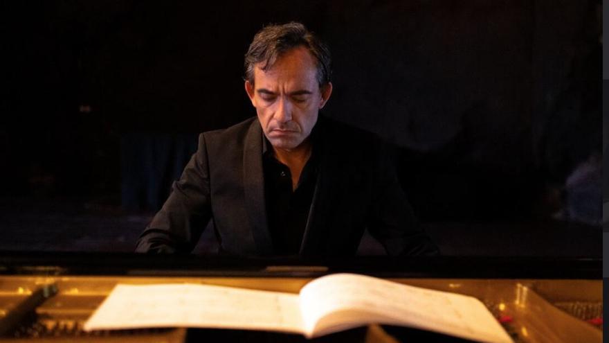 Josu Okiñena, pianista.