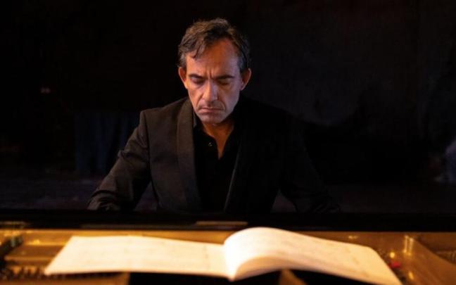 Josu Okiñena, pianista.